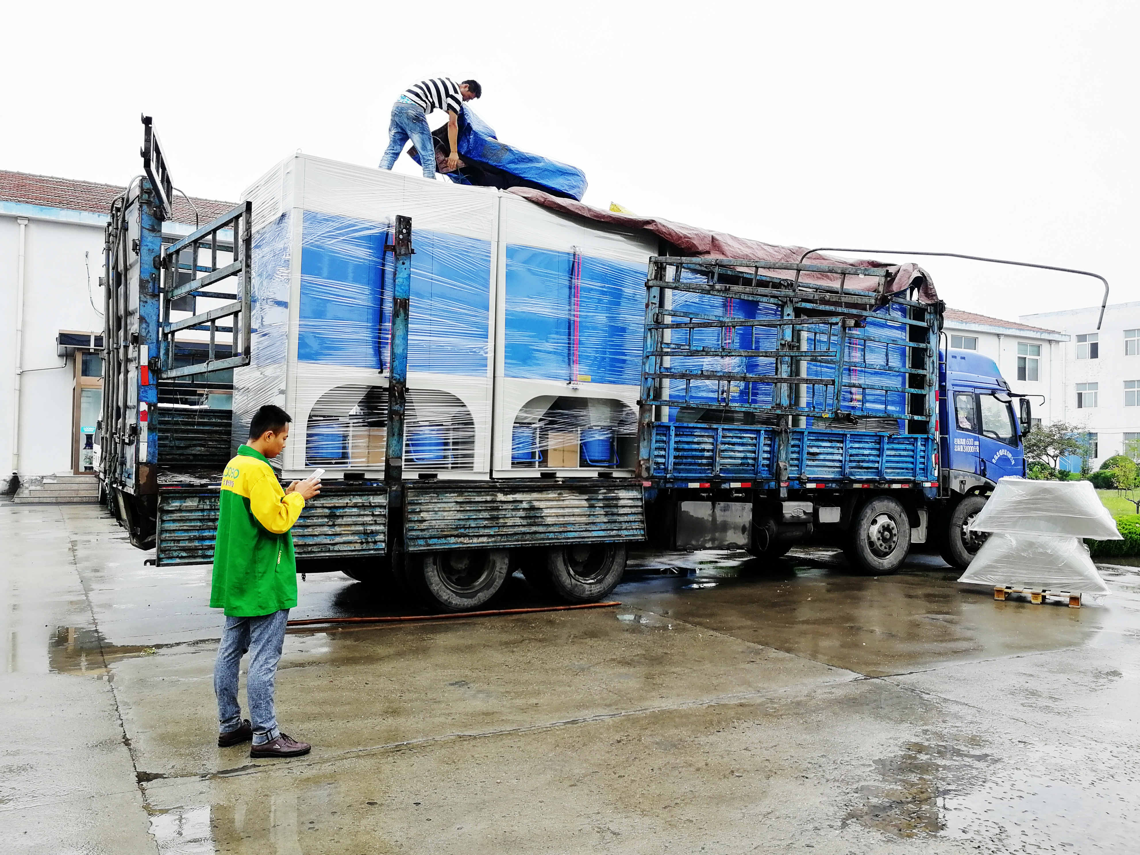 雨中發(fā)貨-路博環(huán)保在工業(yè)大氣治理領(lǐng)域的堅(jiān)持與這天氣無(wú)關(guān)