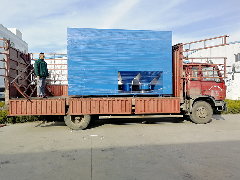 山東除塵設(shè)備廠家，濾筒除塵器發(fā)往客戶現(xiàn)場