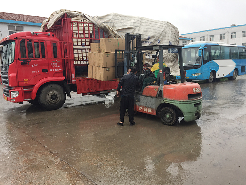 青島除塵器生產(chǎn)廠家最新濾筒式除塵器設(shè)備發(fā)貨