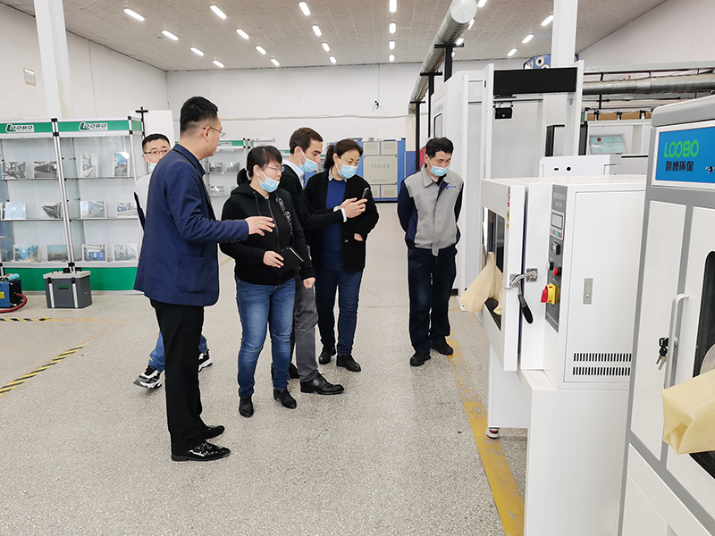 聚焦友好合作，客戶(hù)到訪路博環(huán)保參觀考察 (3).jpg